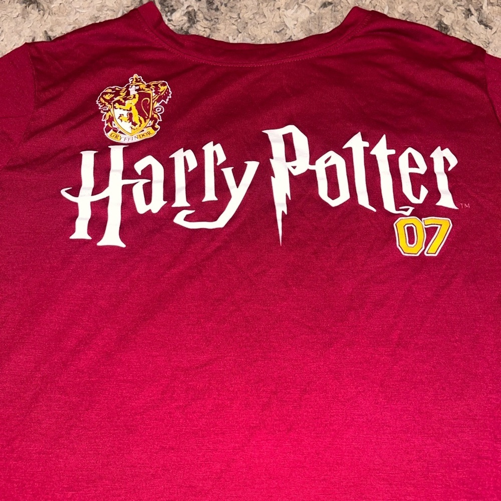 Harry Potter Red Short Sleeve gryffindor Tee - Picture 2 of 3